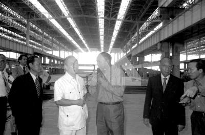 越南前總統阮文紹參觀高雄造船廠| 政治 | 中央社影像空間