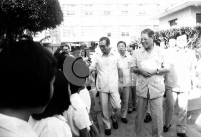 台灣省政府省長李登輝巡視綠島、蘭嶼與山胞交談| 政治 | 中央社影像空間