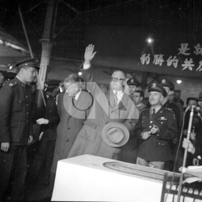 美陸軍部長史蒂文茲在台北車站歡迎反共義士| 政治 | 中央社影像空間