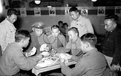 軍友社歡送首批反共義士六十三人入營| 政治 | 中央社影像空間